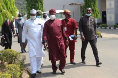 The DG SIS inspecting facilities in the institute