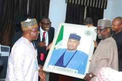 Syndicate 1 presenting a gift to the Governor of Niger State